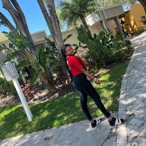 Meet your Posher, Aisha